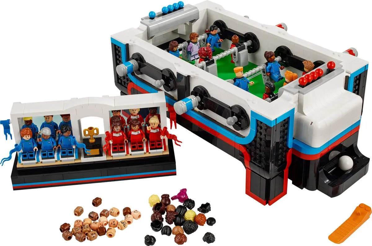 LEGO Ideas Tafelvoetbal 21337 - 2339 Stukken - 22 Minifiguren