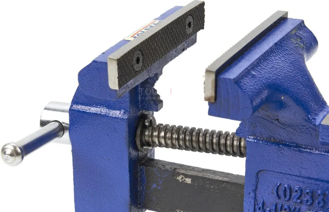 HBM 115mm Bankschroef met Pijpklem