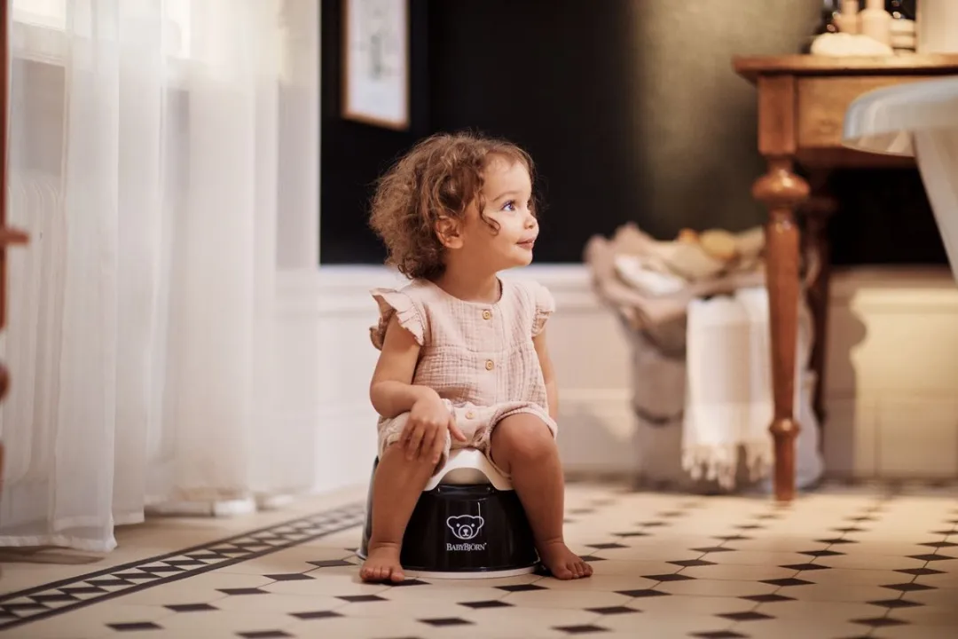 BabyBjörn Plaspotje Pienter - Zwart/Wit
