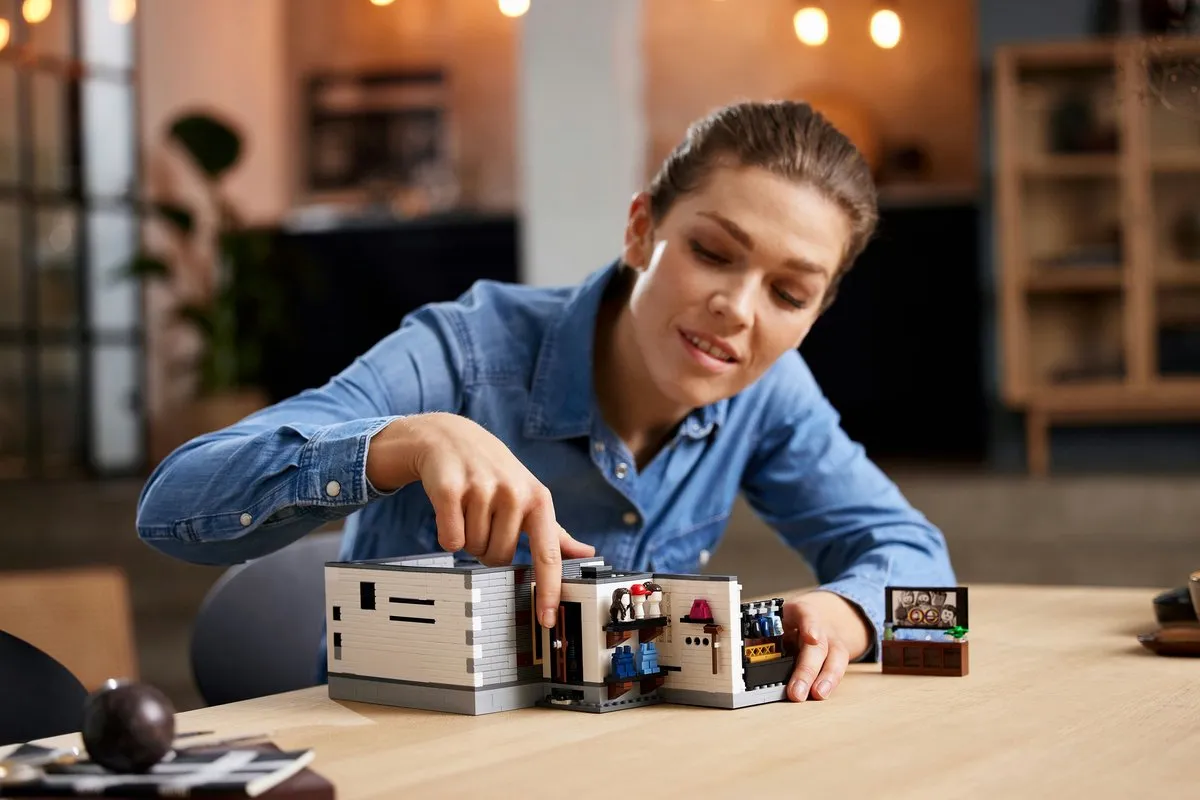 LEGO Creator Expert Queer Eye De Fab 5 Loft 10291 - 974 Stukken