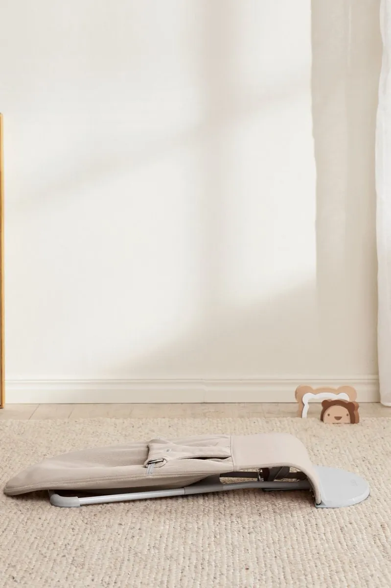BabyBjörn Wipstoel Bliss - Lichtbeige - afbeelding 5 van 6