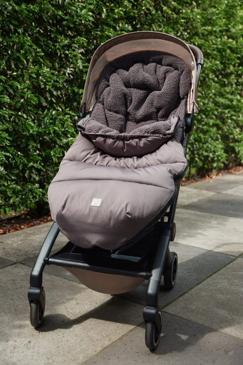 Jollein Voetenzak Buggy Embossed Milky Coffee - Waterafstotend