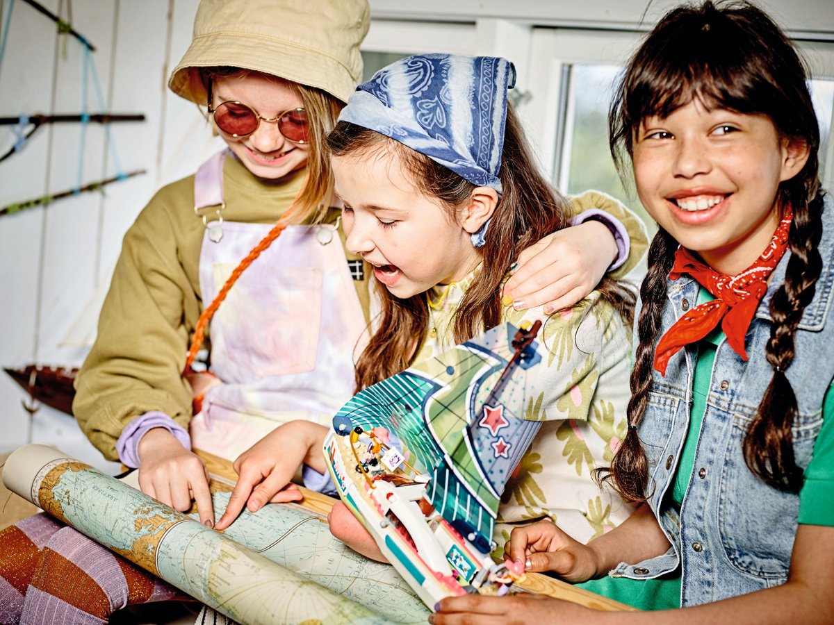 LEGO 41716 Friends Stephanies zeilavontuur, Speelset met Boot, Minipoppetjes en Accessoires, Leuk cadeau voor Meisjes en Jongens vanaf 7 Jaar