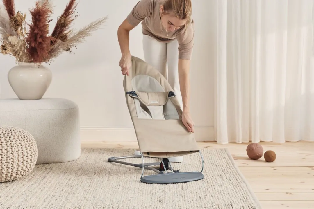 BabyBjörn Wipstoel Balance Soft - Khaki-Beige