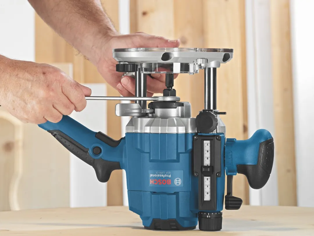 Bosch Professional GOF 1250 CE Bovenfreesmachine - 1250W - Blauw