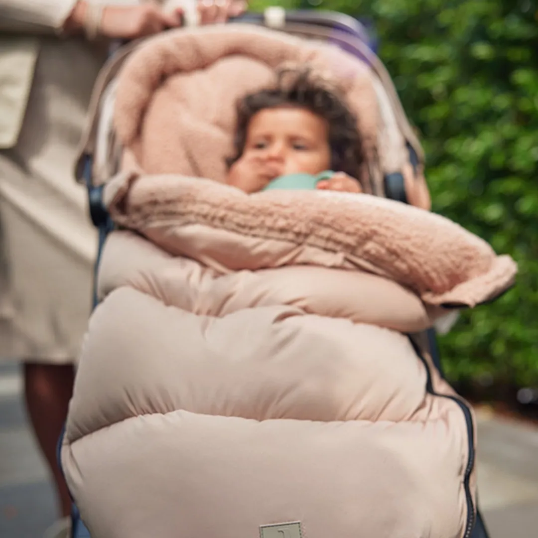 Jollein Voetenzak Buggy Embossed Milky Coffee - Waterafstotend - afbeelding 6 van 6