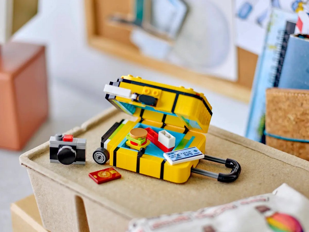 LEGO 40817 - Gele Koffer (Yellow Travel Suitcase)