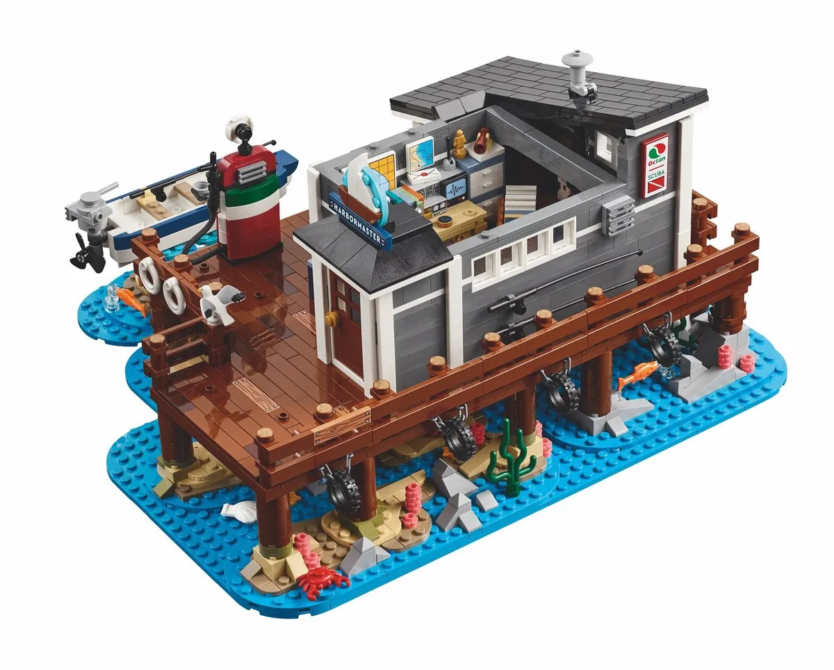 LEGO Bricklink Harbormaster’s Office 2418 Stukken - 6 Minifiguren - Multi