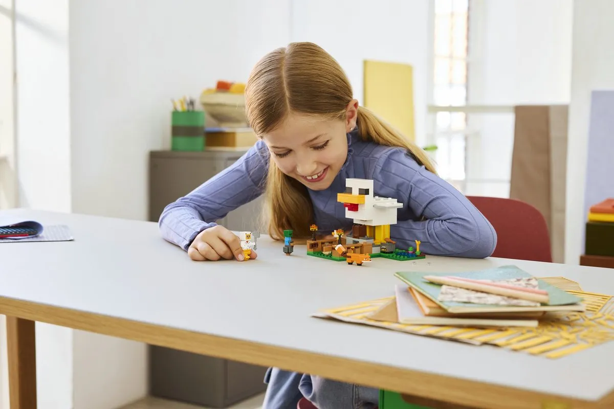 LEGO Minecraft Kippenboerderij 21585 - 233 Stukken