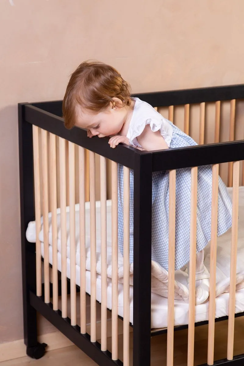 Childhome Park 97 Box met wieltjes - Verstelbaar op 3 hoogtes - Hout – Zwart/naturel - 98 x 78 x 82 cm