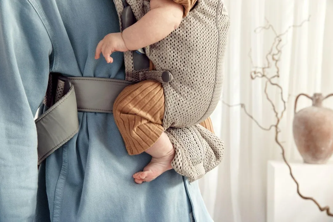 BabyBjörn Draagzak Mini 3D Mesh - Grijsbeige
