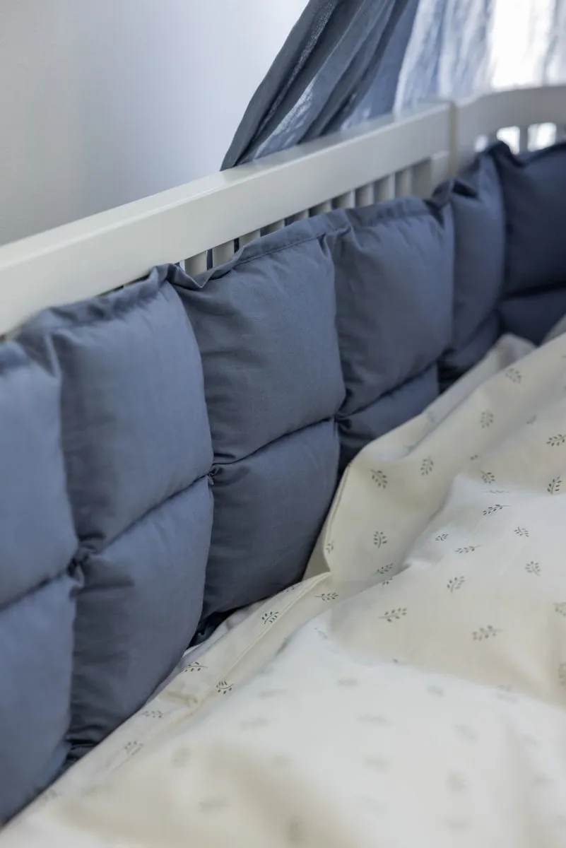 Sebra Bedbumper Kapok Forest Lake Blue - 60x120cm