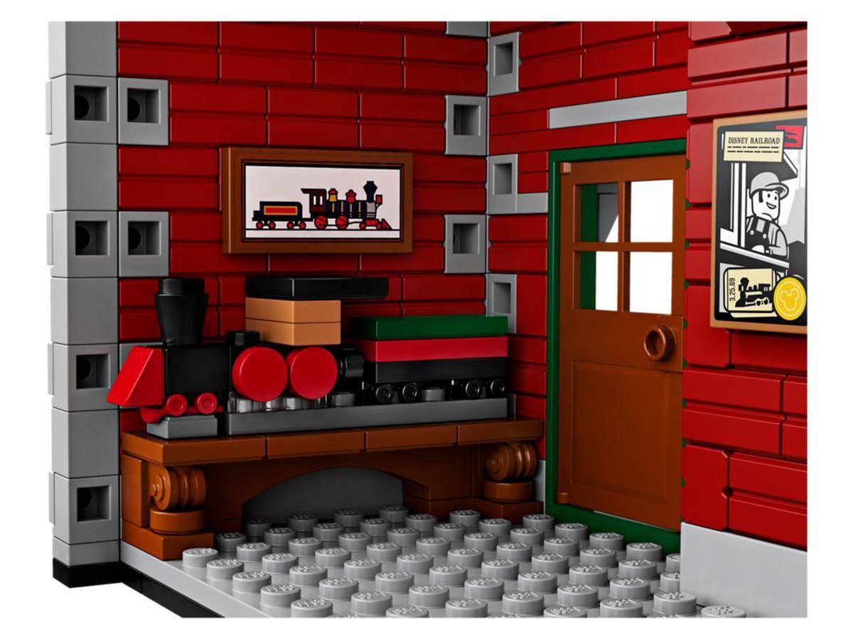 LEGO Disney Trein en Station - 71044
