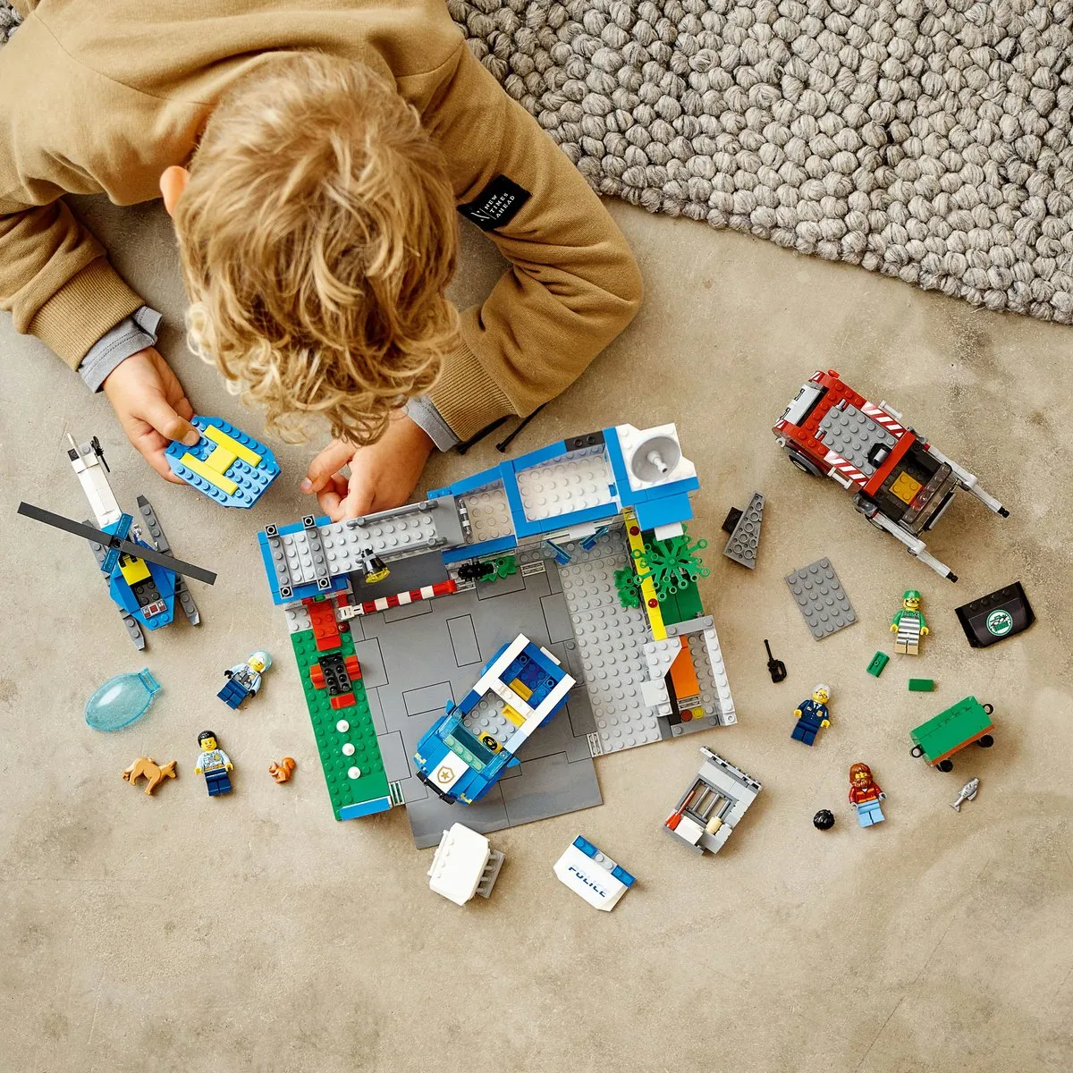 LEGO City Politiebureau 60316 - 668 Stukken - 5 Minifiguren