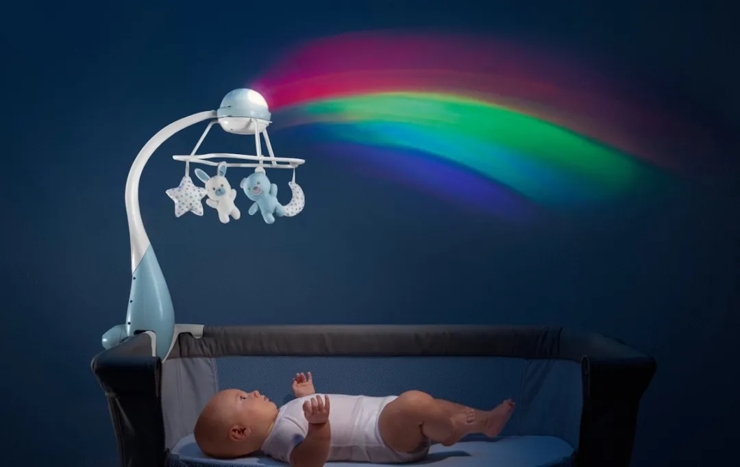Chicco Regenboog Blauw 3-in-1 Muziekmobiel - 4 Pluche Figuurtjes - afbeelding 6 van 6