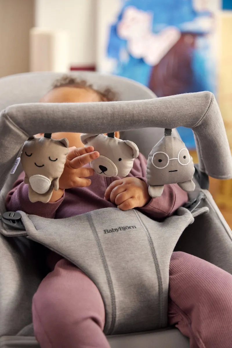 BabyBjörn Speelboog Wipstoel - Knuffelvriendjes Neutrale kleuren