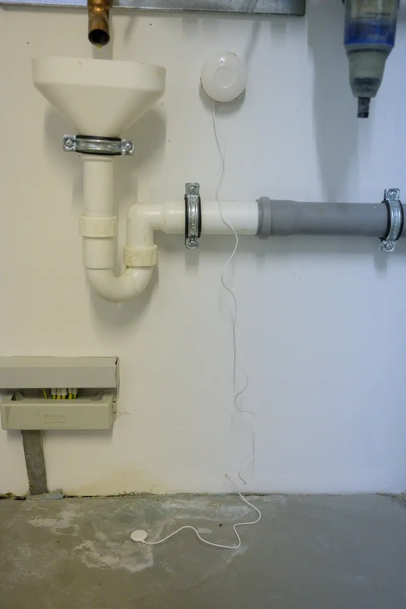 Brennenstuhl Connect Zigbee watermelder WM CZ 01 (waarschuwt voor waterschade, pushmelding, slimme watersensor voor badkamer/keuken/kelder, Smart Home)