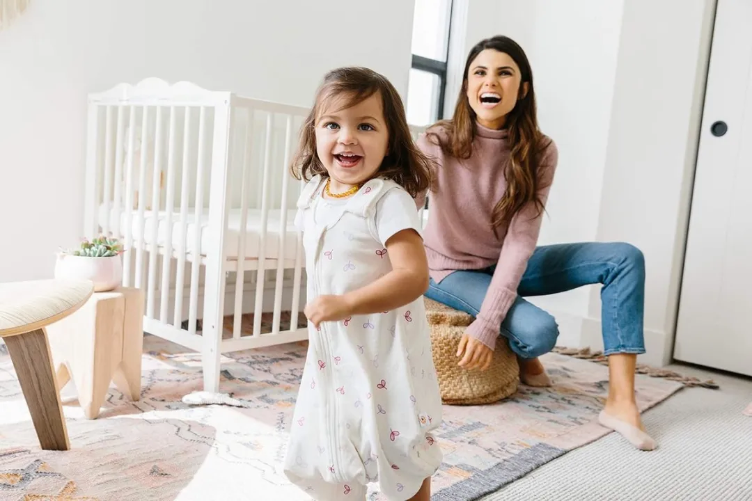 Ergobaby Slaapzak On The Move Windsong - 18-36 maanden - Roze/Lila