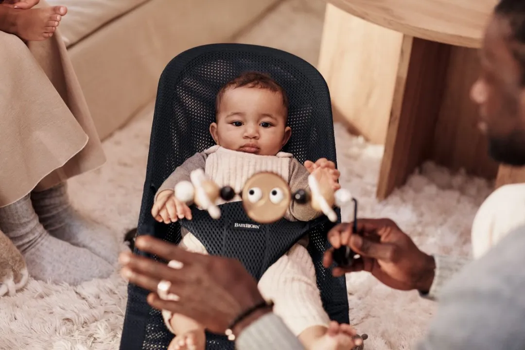 BabyBjörn Speelboog Wipstoel - Zwart-Wit
