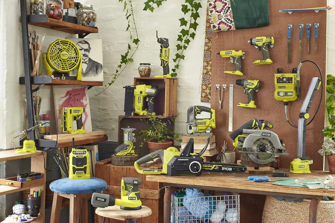 Ryobi EHT150V Rotatiegereedschap 150W - 115-delige set
