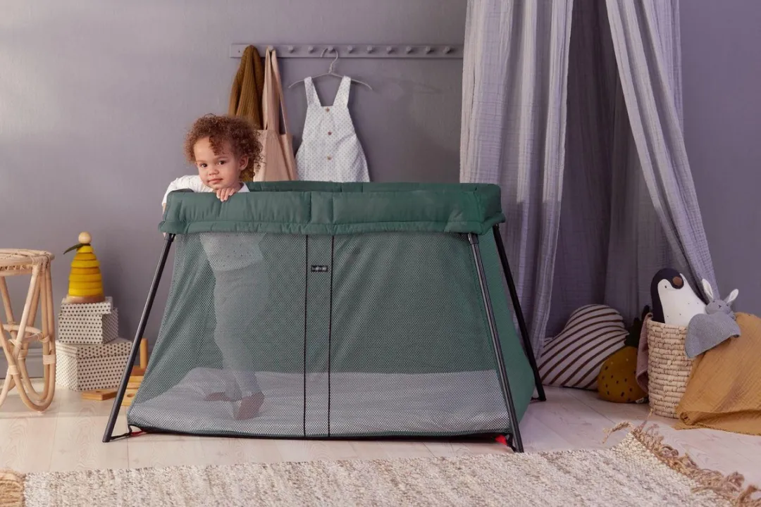 BabyBjörn Reisbedje Light Donkergroen