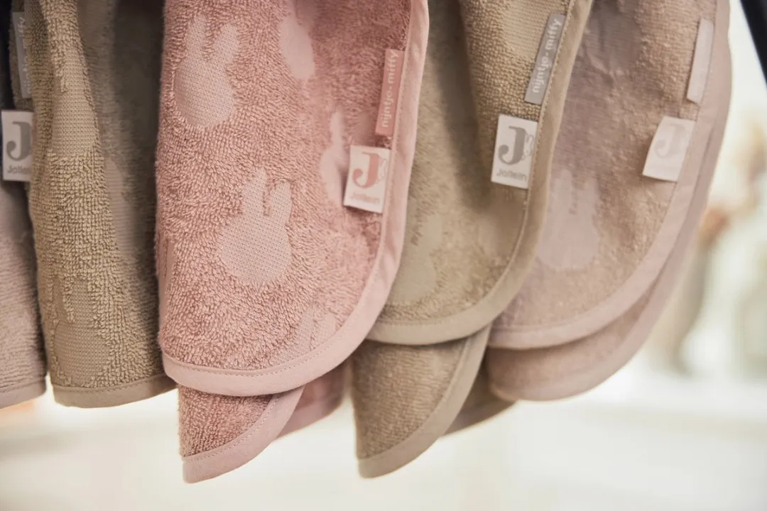 Jollein x Nijntje Badponcho Miffy Jacquard Wild Rose - 2-3 jaar