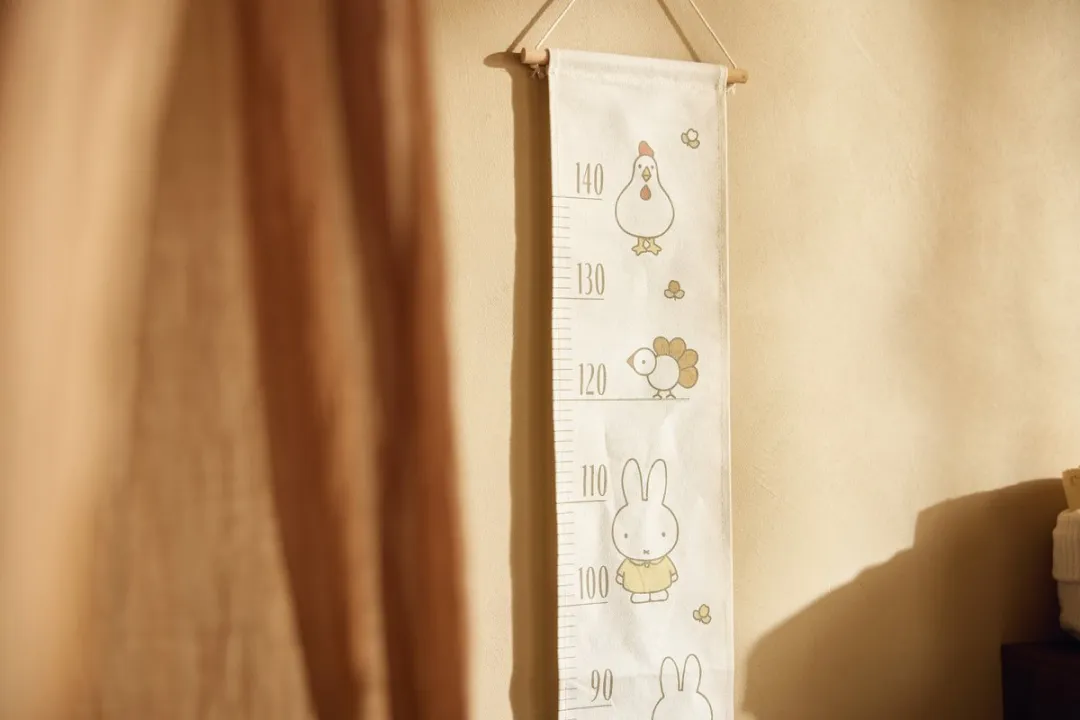 Jollein Groeimeter Miffy Family Farm - 120 cm