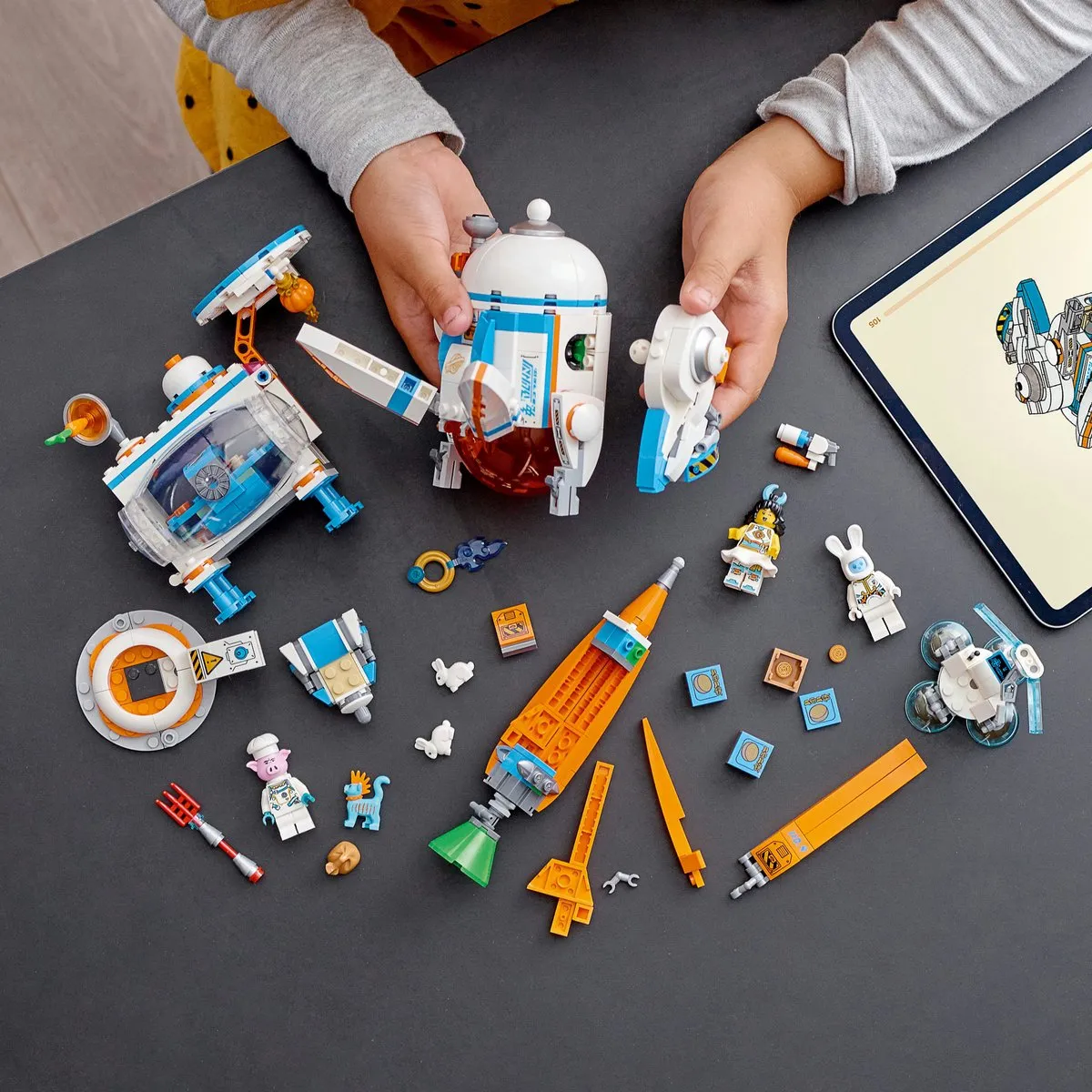 Chang'e Maantaartfabriek 80032 - 609 Stukken - 3 Minifiguren