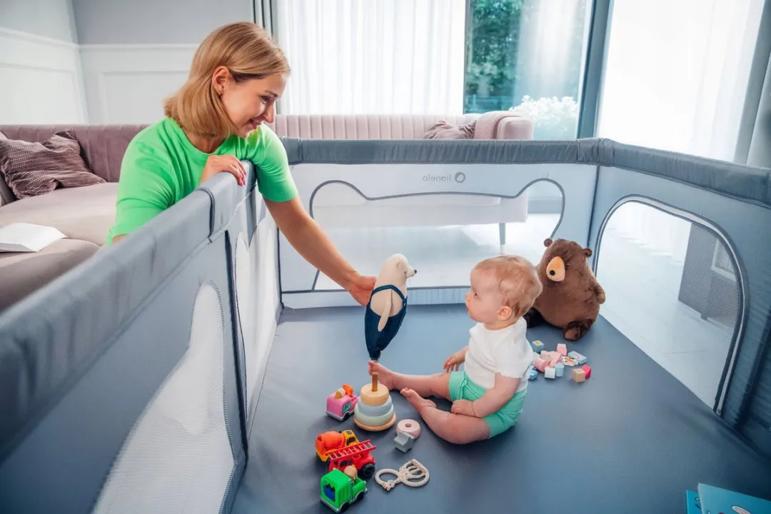 Lionelo Willow - Box voor baby's - 2 afsluitbare zij-ingangen - zeer grote speelruimte - 4 zuignappen op de hoeken