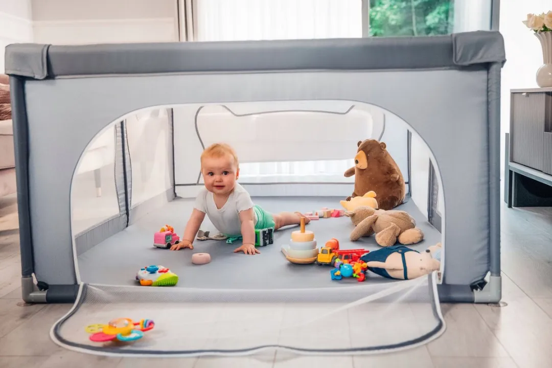 Lionelo Willow - Box voor baby's - 2 afsluitbare zij-ingangen - zeer grote speelruimte - 4 zuignappen op de hoeken