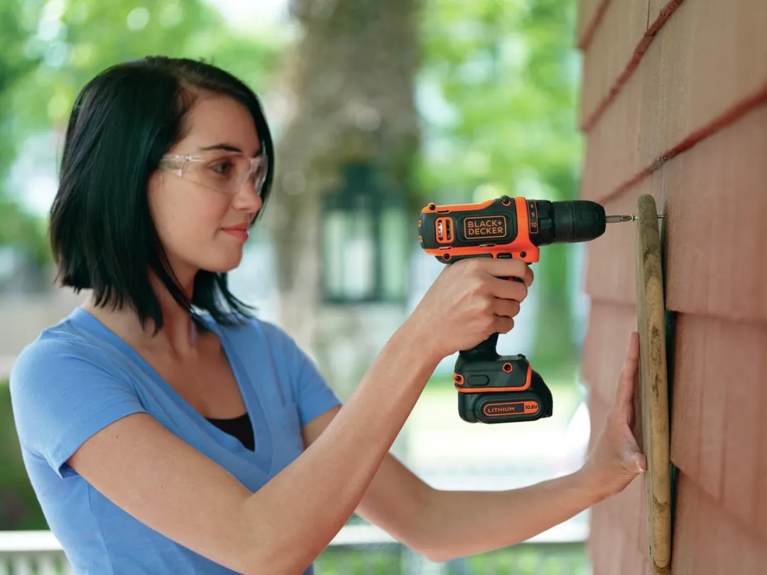 BLACK+DECKER 10,8V Accu Schroef-/Boormachine - 2x 1,5Ah - 11 standen