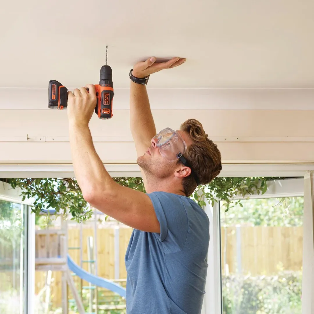 BLACK+DECKER 10,8V Accu Schroef-/Boormachine - 2x 1,5Ah - 11 standen