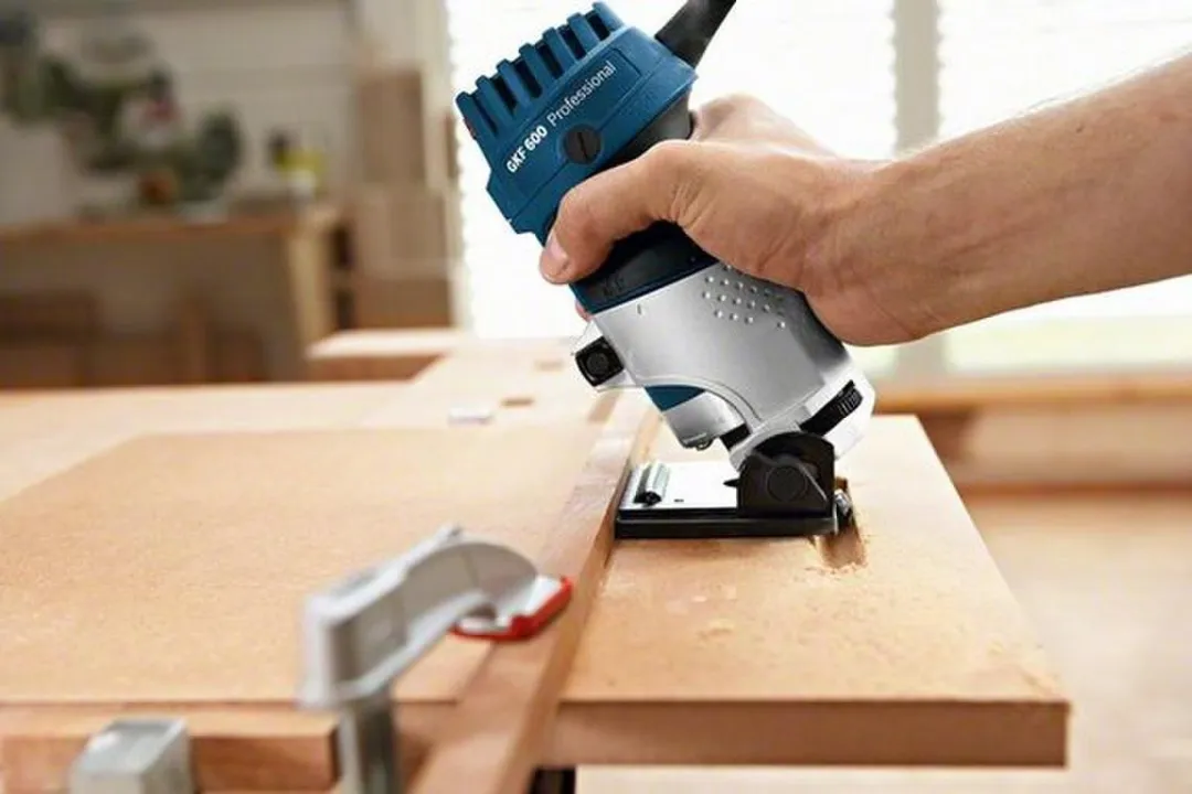 Bosch Professional GKF 600 Kantenfreesmachine - 600W - Blauw