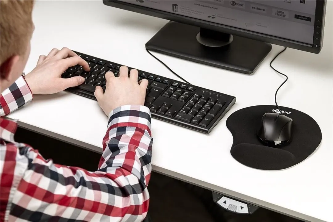 Goobay 96493 Toetsenbord met Muis USB QWERTZ - Zwart
