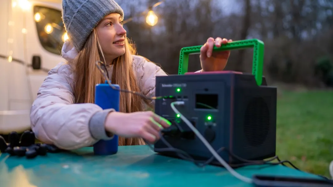 APC OffGrid Portable Power Station 330 - 332Wh - afbeelding 6 van 6