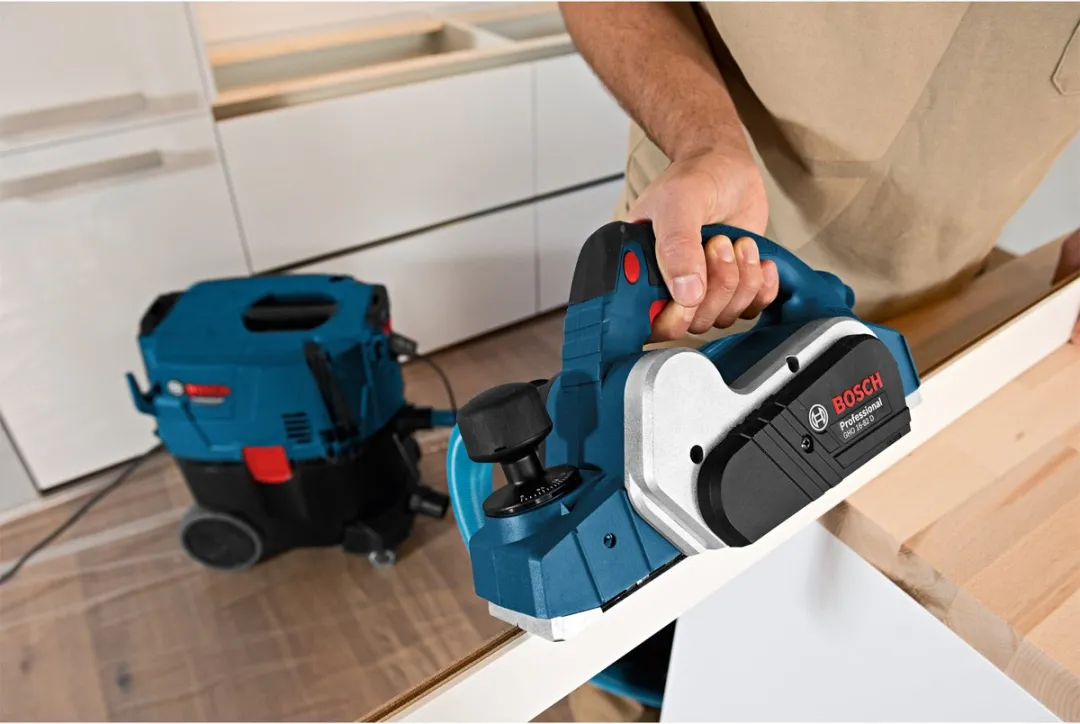 Bosch Professional GHO 16-82 Schaafmachine - 630W