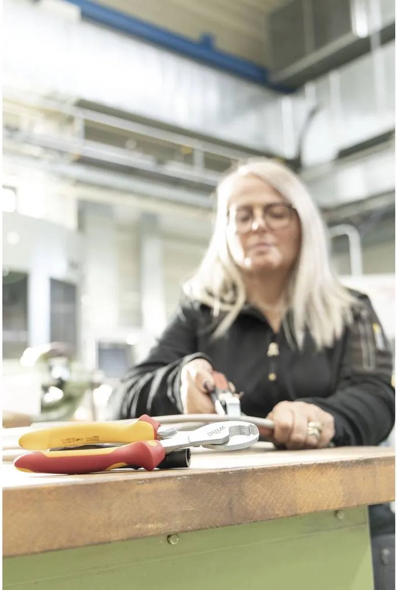 Wiha 43666 Kabelknipper - Elektrisch - Inclusief openingsveer