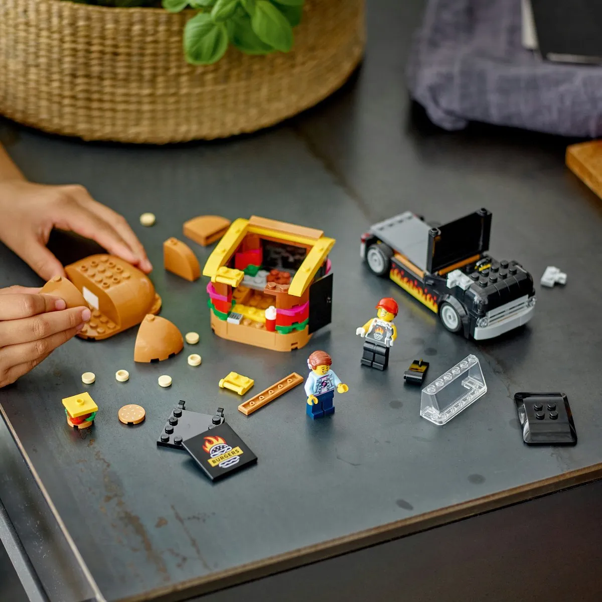 LEGO City Hamburgertruck 60404 - 194 Stukken - afbeelding 6 van 6