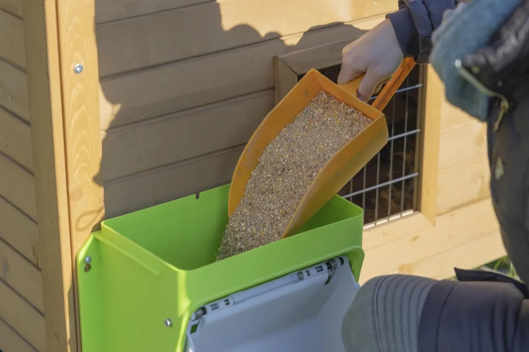 Kerbl SmartCoop Automatische Voederbak 7,5kg - met beschermklep - afbeelding 4 van 6