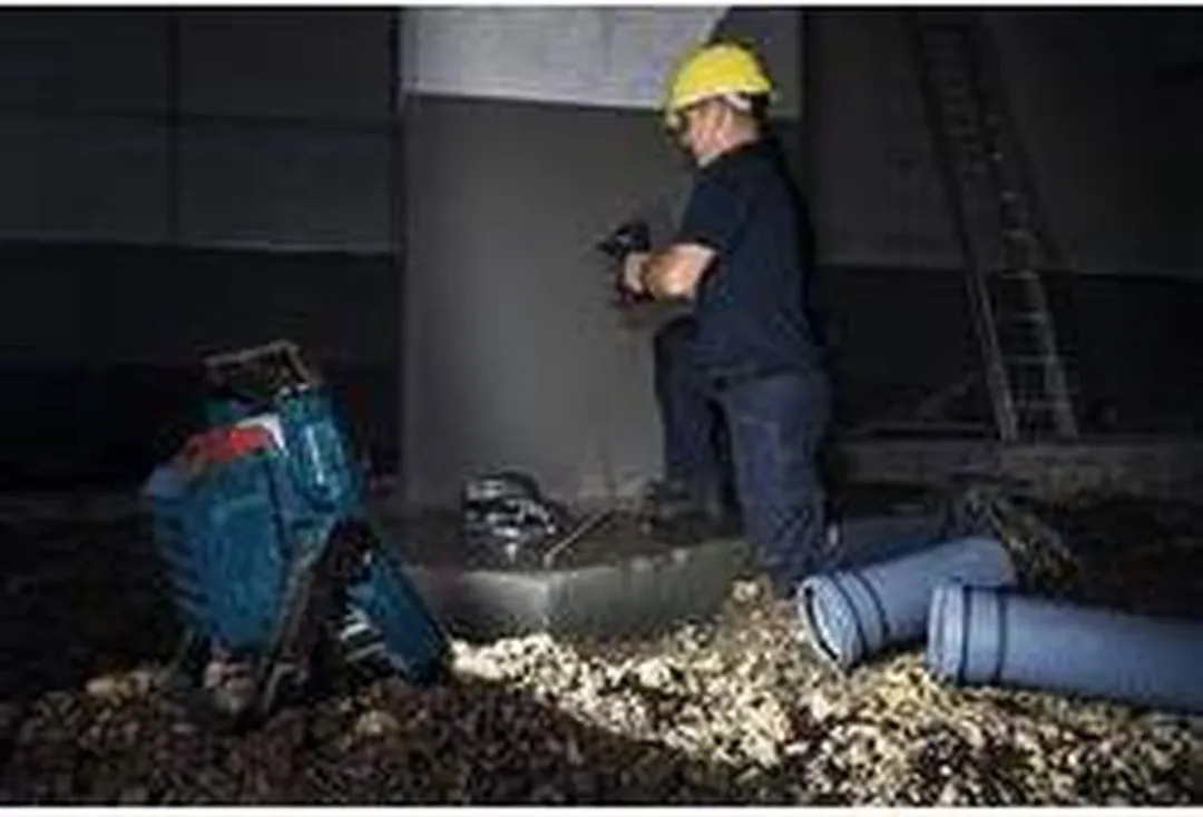 Bosch Professional GLI 18V-2200C Accu-lamp - 2200K - Zwart