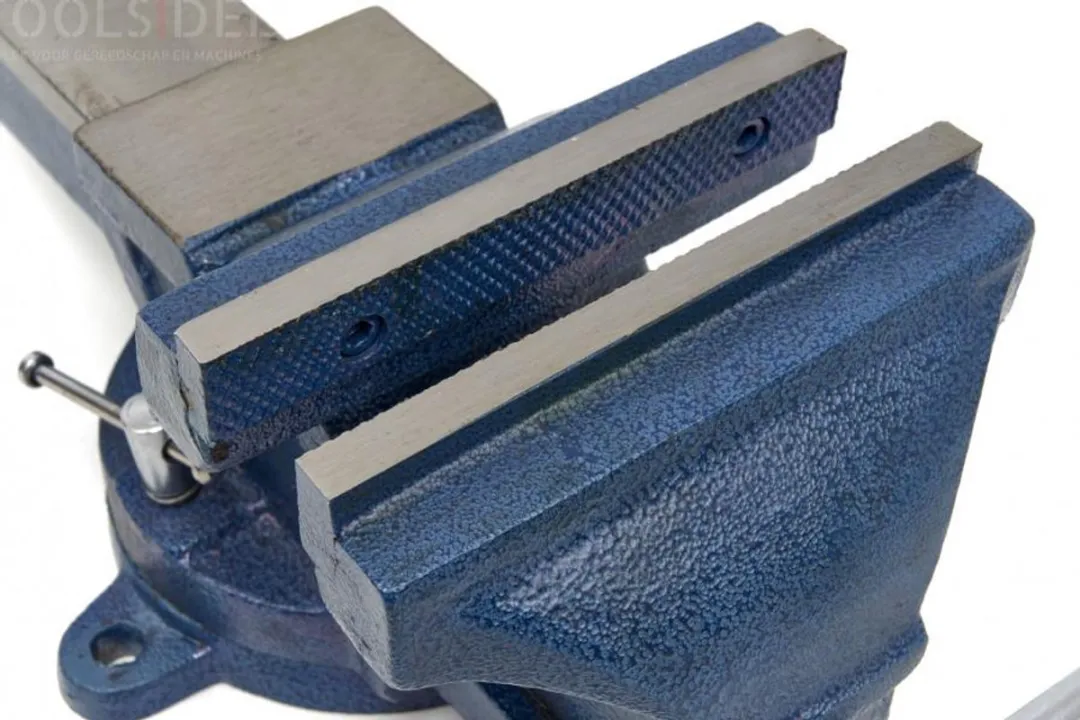 HBM Profi Bankschroef 150mm - Draaibaar onderstel