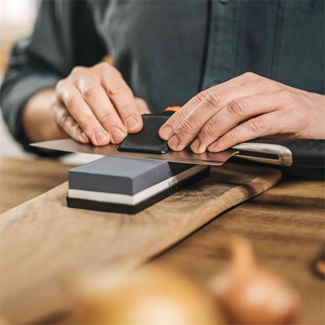 Fiskars 1058937 Messenslijper Set - Wetsteen Premium met Polijstleer