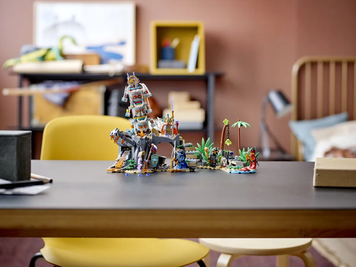 LEGO Ninjago Het Dorp van de Beschermers 71747 - 166 Stukken