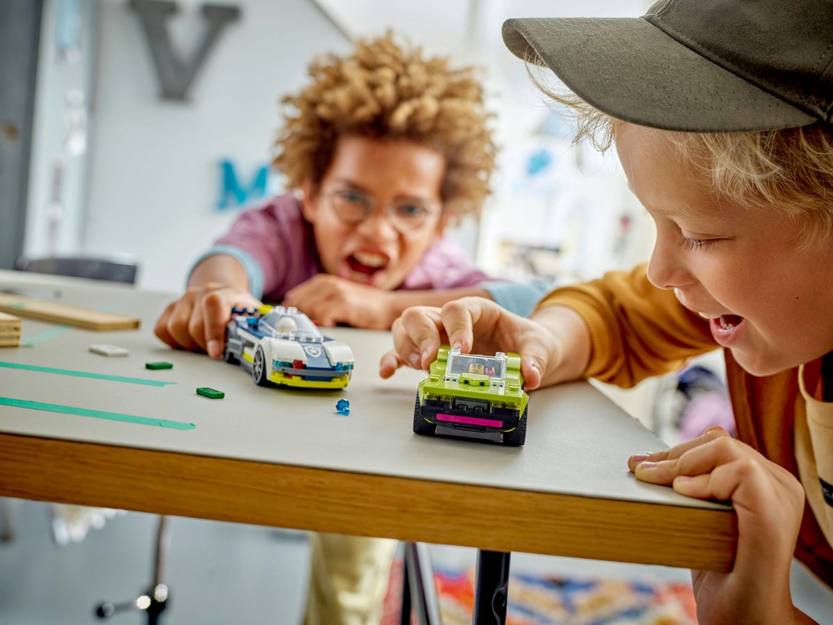 LEGO Politiewagen en snelle autoachtervolging - 60415