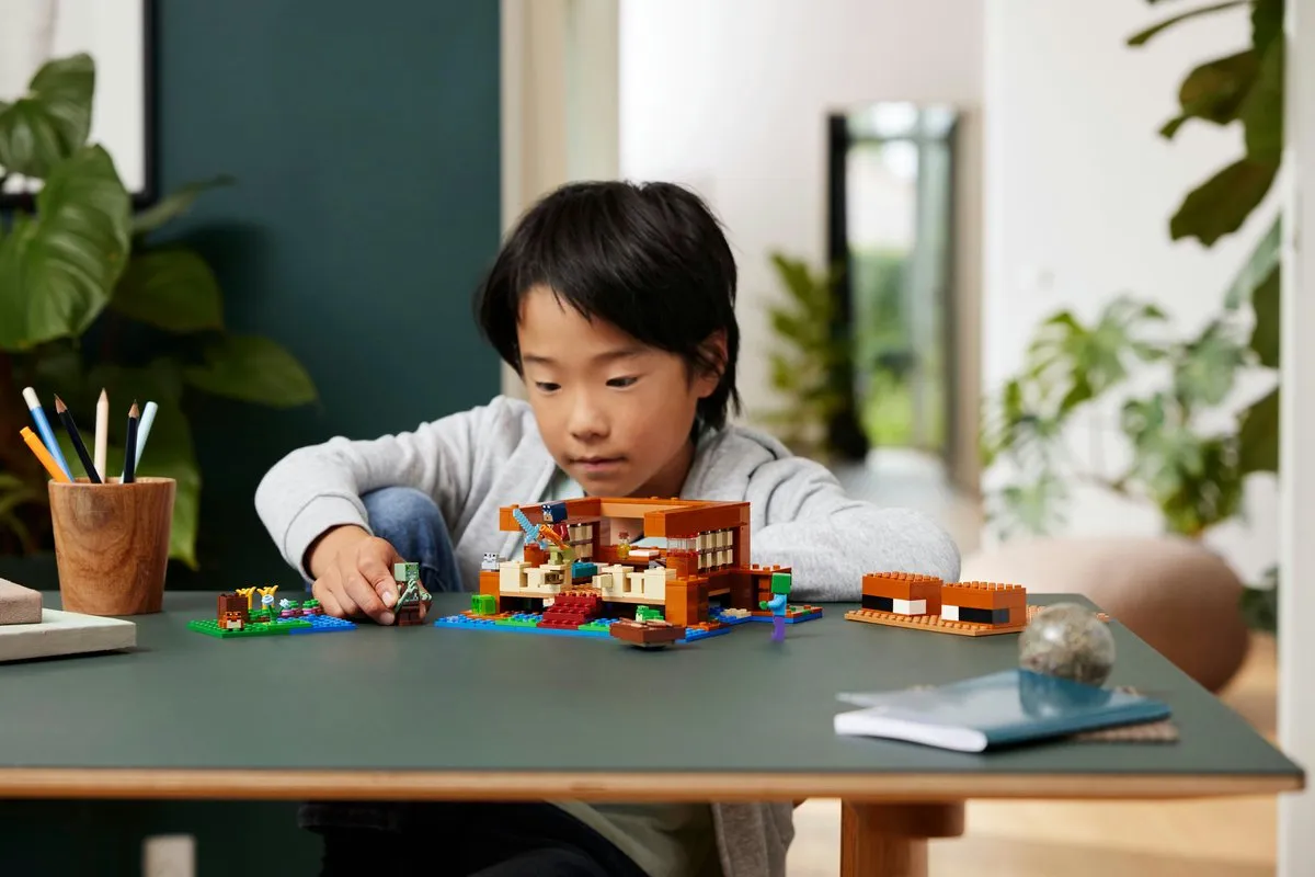 LEGO Minecraft Het Kikkerhuis 21256 - 400 Stenen