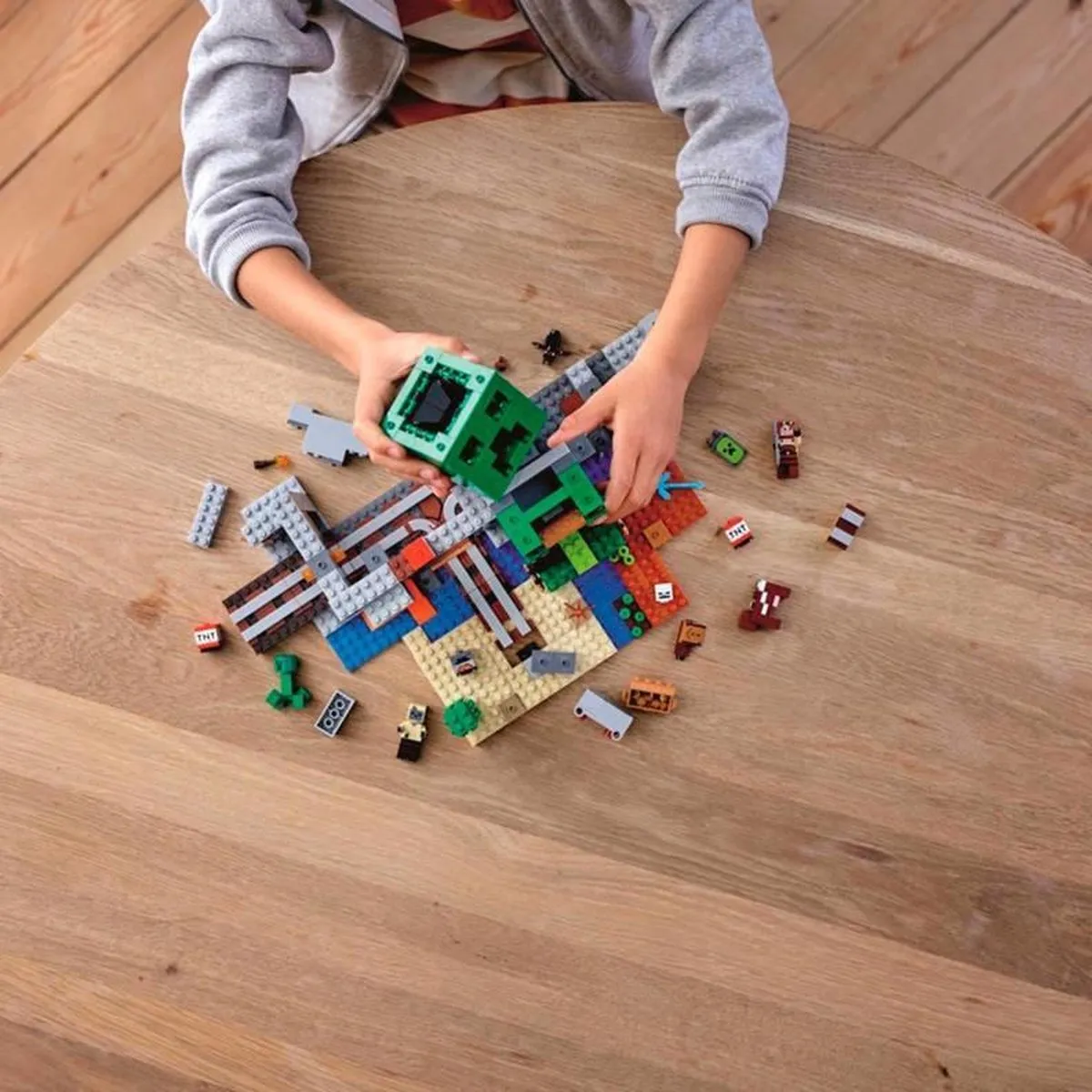 LEGO Minecraft De Creeper Mijn 21155 - 834 Stukken