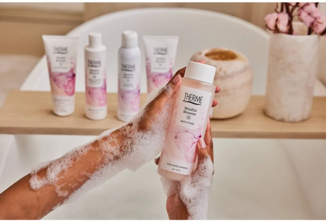 Therme Mindful Blossom Badschuim 1000ml - 24 Stuks