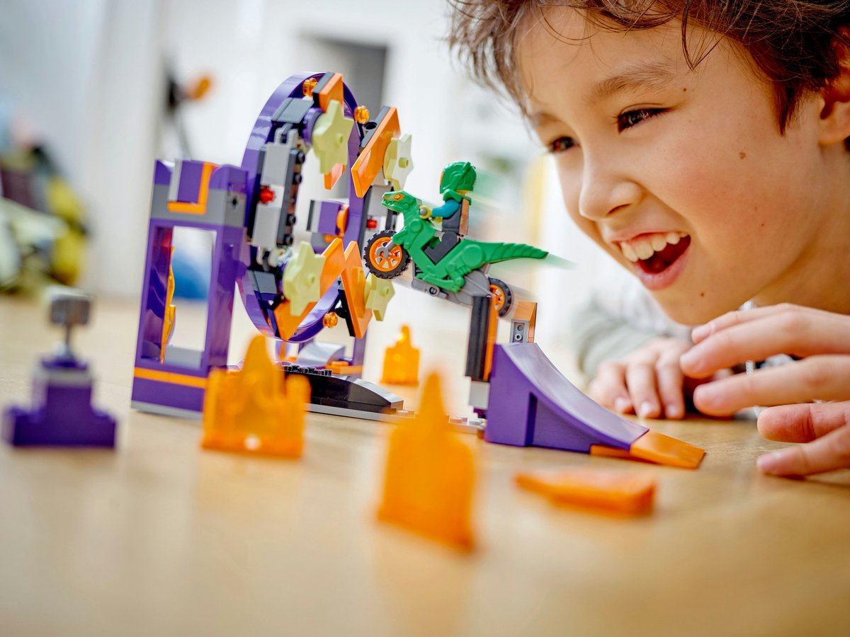 LEGO City Stuntz Uitdaging: Dunken met Stuntbaan Set - 60359