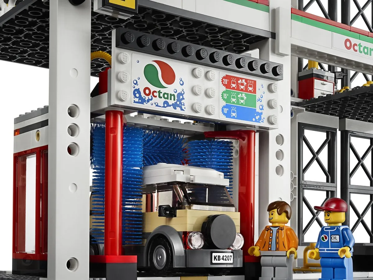 LEGO City Garage 4207 - 933 Stukken - 5 Minifiguren