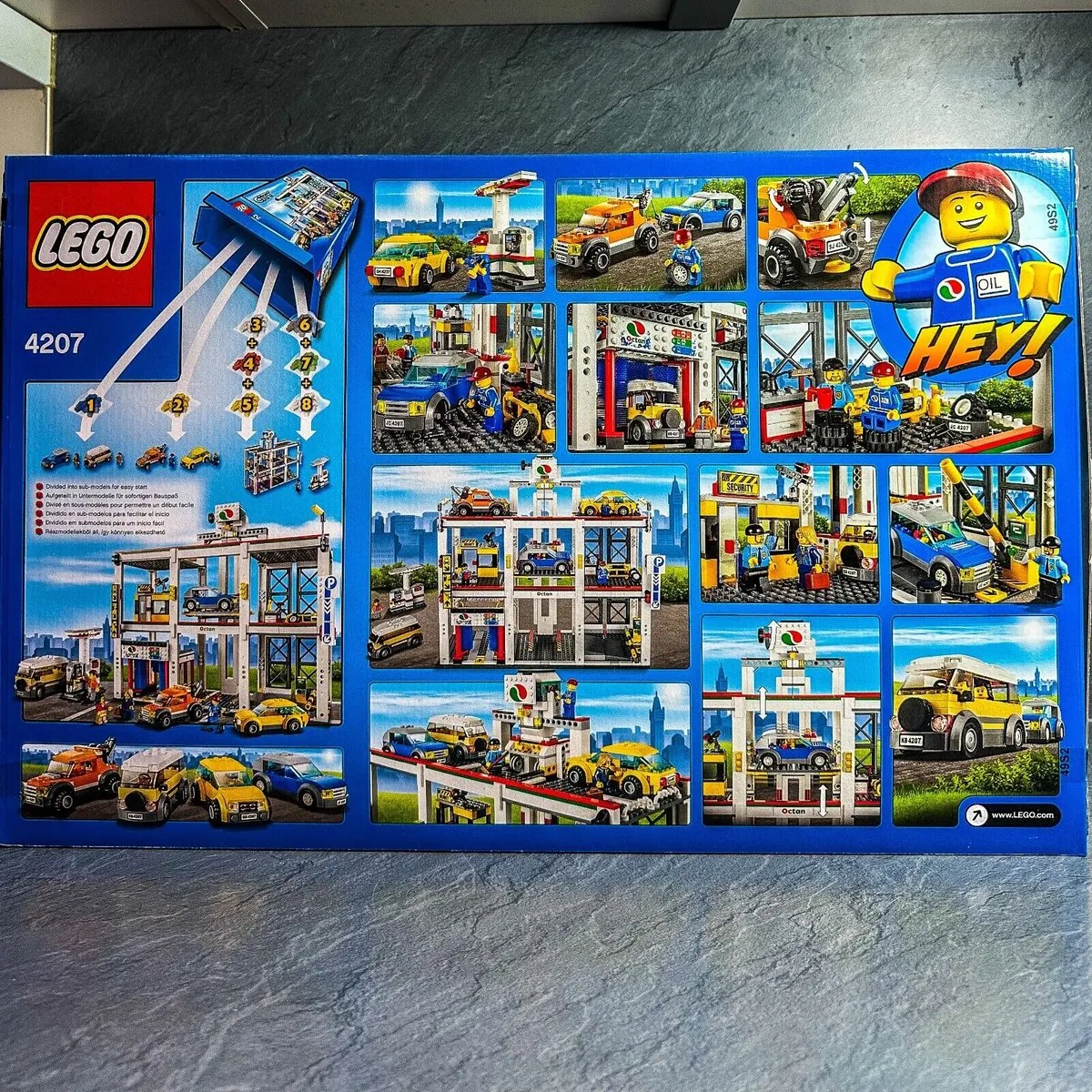 LEGO City Garage 4207 - 933 Stukken - 5 Minifiguren